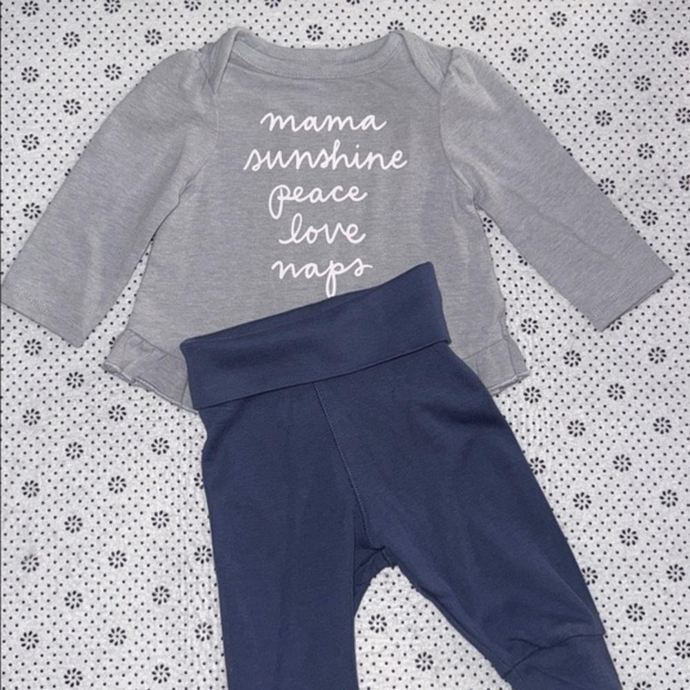 🛍CUTE  LITTLE GIRLS OUTFIT SIZE 0-3 MONTHS 🛍